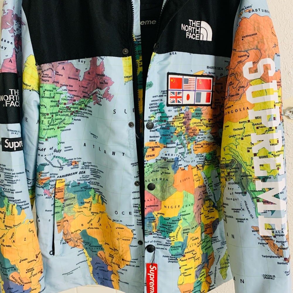 Unisex north face x supreme map jacket. Rare and in perfect condition.